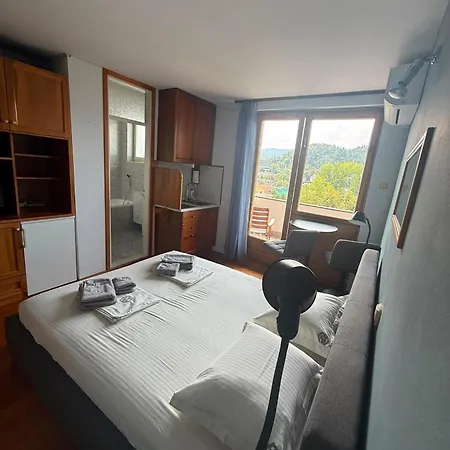 The Hive - Lake View Apartments *