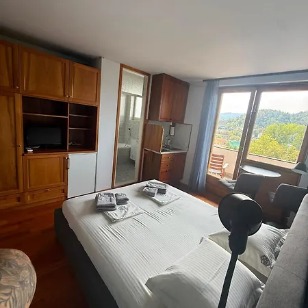 The Hive - Lake View Apartments